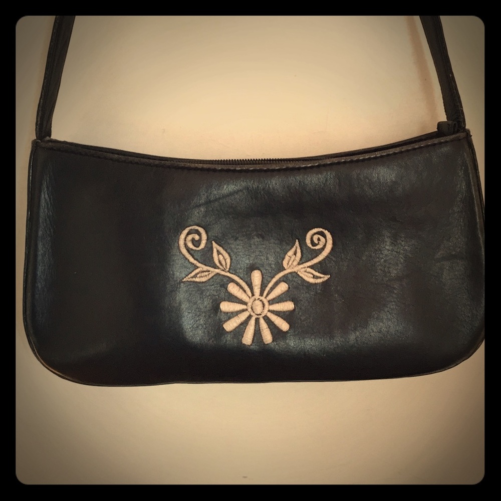 Smooth Black Leather Purse with Ivory Floral Embroidery *vintage*
